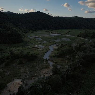 Garimpeiros ilegais adaptam estratégias no território Yanomami, Amazônia