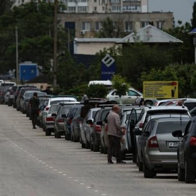 Ucrânia aperta a Crimeia: corta acessos por terra, mar e ar