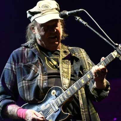 Neil Young e Chrome Hearts voltam aos palcos no Farm Aid em Virginia Beach