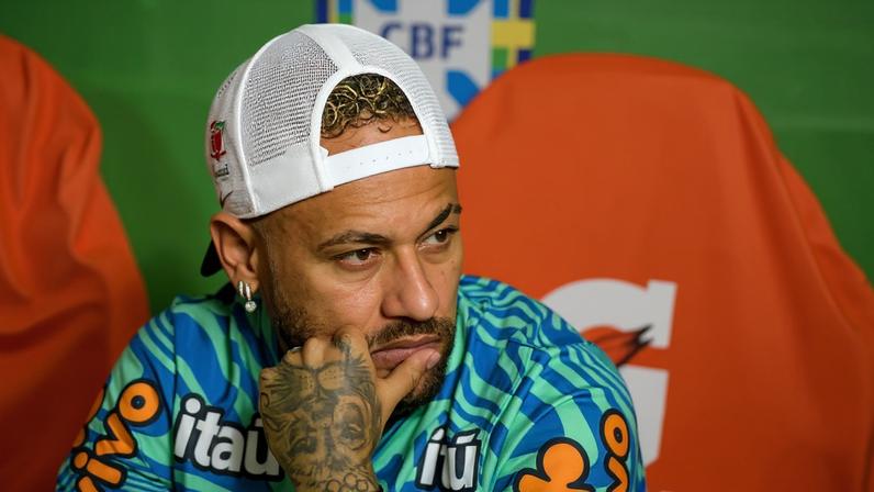 Arrascaeta e Neymar com lesões semelhantes disputam vaga na Copa