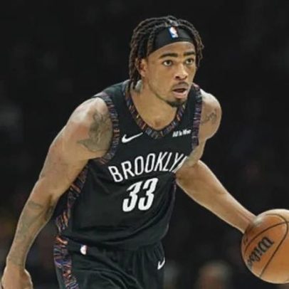 Hornets miram Nic Claxton para reforçar o garrafão na NBA