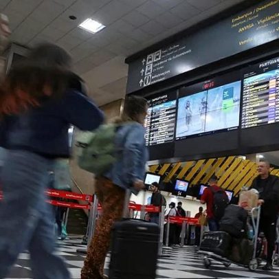 Serviços do Brasil sobem acima do esperado em abril, maior alta desde o fim de 2024