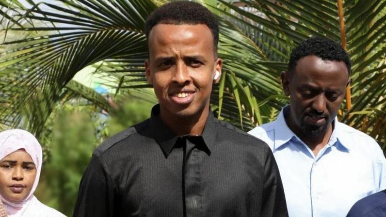 O árbitro somali Omar Abdulkadir Artan foi recebido como herói quando voltou para casa