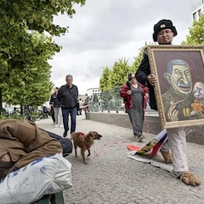 Artista russo crítico a Putin é morto a tiros na Polônia
