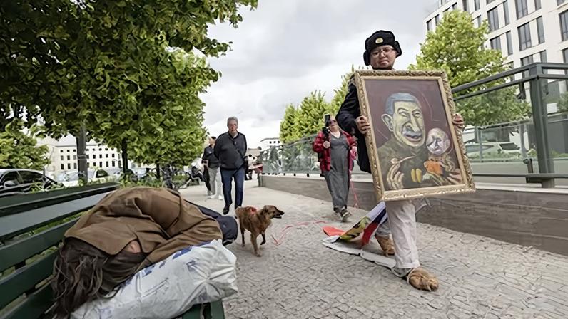 Artista russo crítico a Putin é morto a tiros na Polônia