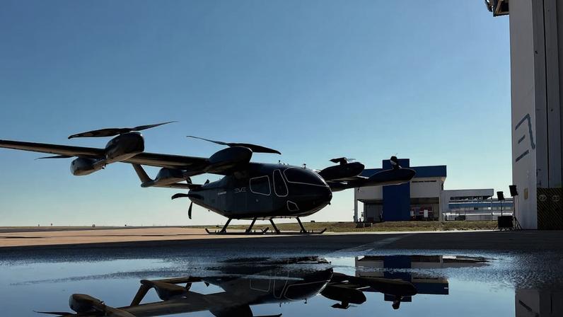 Eve, Embraer, mantém aposta no eVTOL com demanda em recuo