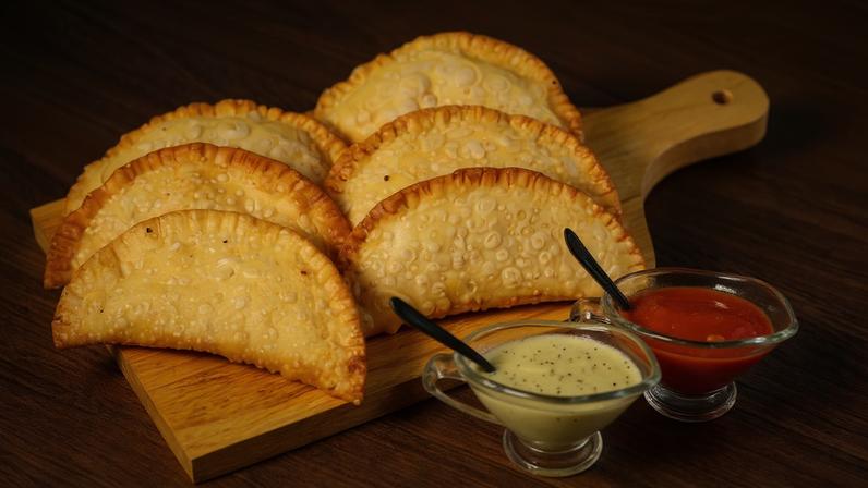 Pastel de queijo (Imagem: Pedro Ignacio | Shutterstock)