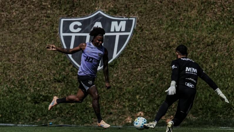 Preciado treinamento Atlético ( Paulo Henrique França / Atlético)