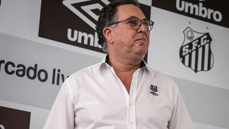 Santos foca melhorar o elenco na janela, diz presidente