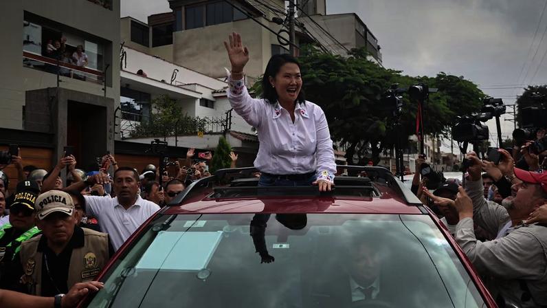 Keiko Fujimori mantém vantagem decisiva e pode tornar-se presidente do Peru