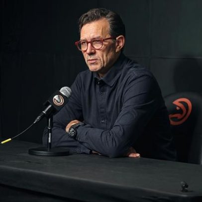 Quin Snyder permanece no Hawks após temporada de ajustes
