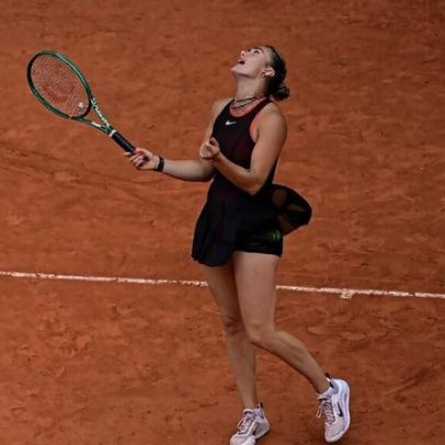 Shnaider vence virada sobre Sabalenka após sair do buraco