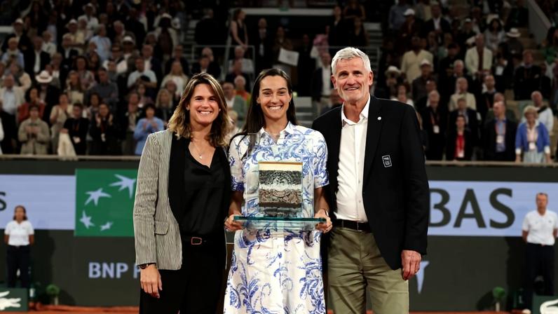 Garcia recebe homenagem em Roland Garros após aposentadoria