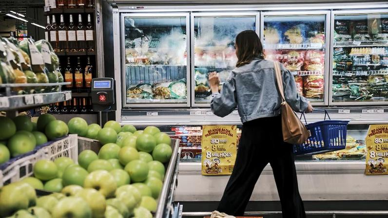 Uso de canetas emagrecedoras no Brasil supera mundial e muda cesta de consumo