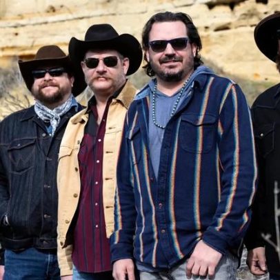 Reckless Kelly se aproxima da aposentadoria e regrava sucessos do passado