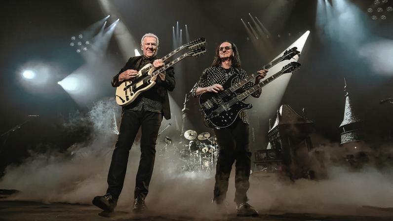 Rush retorna com novo baterista e uso de doublenecks