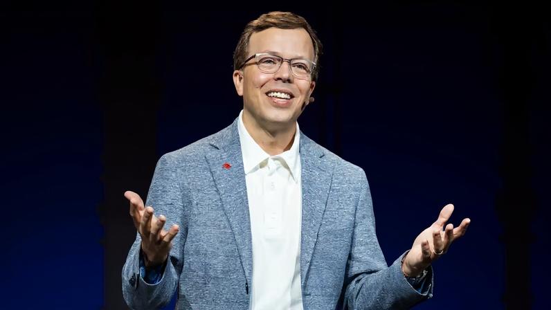 Matt Hicks, presidente e CEO da Red Hat | 'Seja você um banco ou uma startup, você não quer perder a capacidade de pensar por conta própria. O open source permite que você mantenha esse controle'
