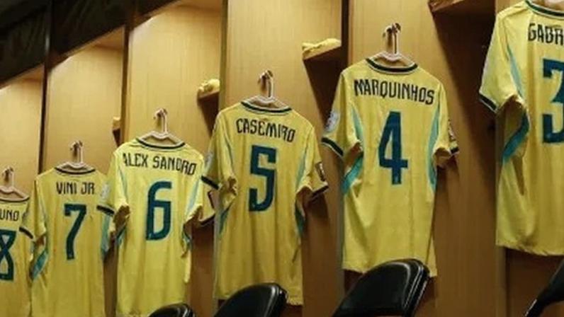Imagens mostram vestiário da Seleção Brasileira antes da estreia na Copa