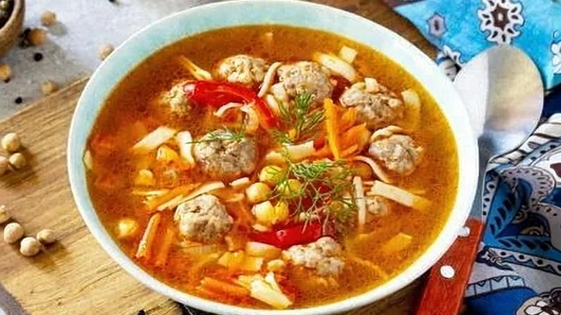Sopas ricas em proteínas: 5 receitas leves e nutritivas para almoço e jantar
