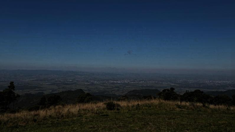 Diminuição da nebulosidade e presença de ar frio polar deixam Sudeste mais frio no fim da semana. (Foto: Região da Serra da Mantiqueira (MG), por Stefanie Tozzo)