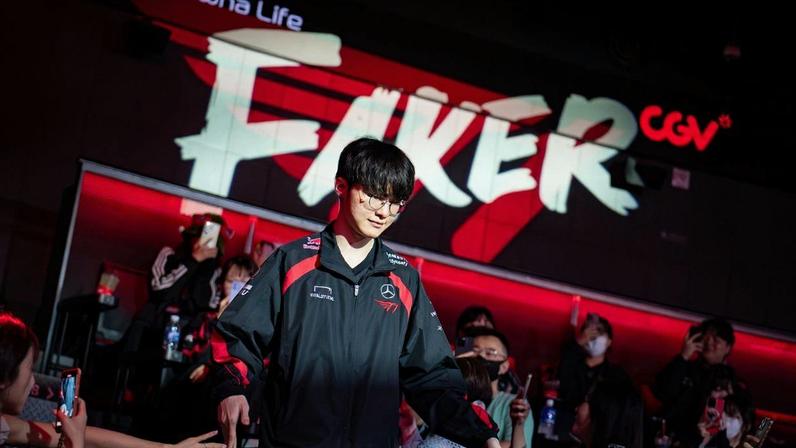 Na foto, Faker, mid-laner da T1 no Worlds 2025