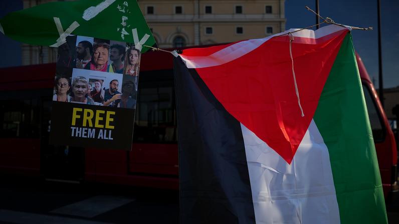 Líbia libera dez ativistas da caravana com ajuda a Gaza, incluindo uma espanhola
