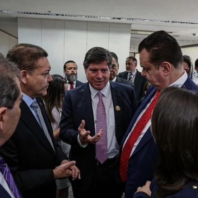 TSE e partidos discutem IA em acordo eleitoral, sem mencionar fake news