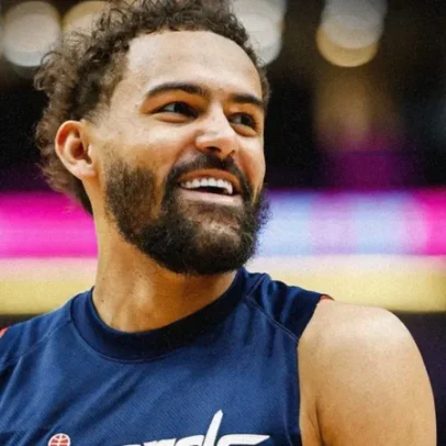 Trae Young vira agente livre após troca