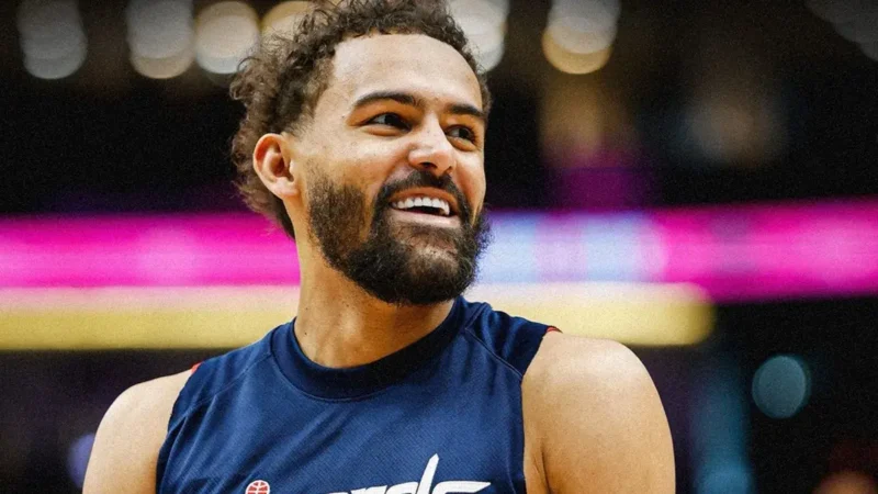 Trae Young vira agente livre após troca