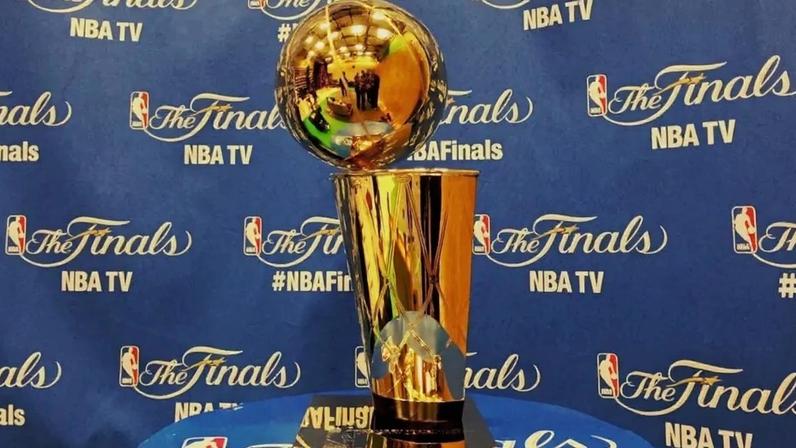 Troféu Larry O'Brien, de campeão da NBA (Foto: Reprodução / NBA)