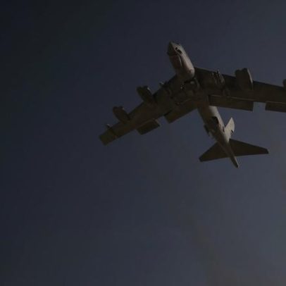 Bombardeiro dos EUA cai em base aérea na Califórnia