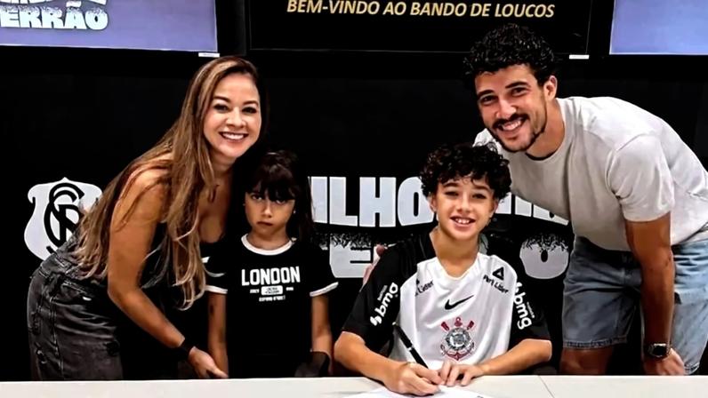 Bernardo Henrique assinou contrato de iniciação desportiva com o Corinthians (Foto: Reprodução/Instagram)