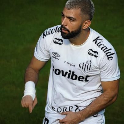 Gabigol será denunciado pelo STJD por gesto obsceno