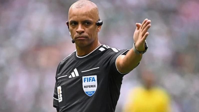 Wilton Pereira Sampaio foi o primeiro brasileiro na história a apitar a partida inaugural de uma Copa do Mundo