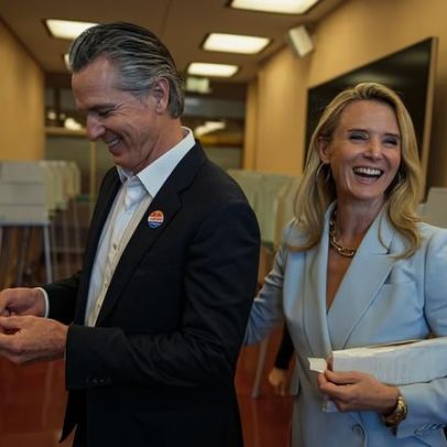Gavin Newsom afirma que a administração Trump está investigando-o e sua esposa