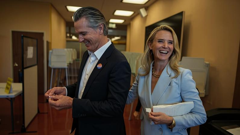 Gavin Newsom y Jennifer Siebel Newsom el pasado 3 de noviembre, día electoral en California.