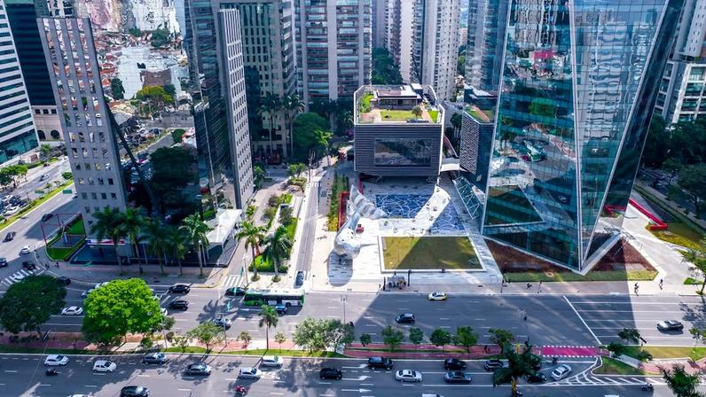 Faria Lima registra baixa vacância e R$350/m², diante de saídas