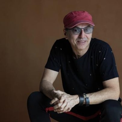 Zeca Baleiro em turnê com novo single e shows