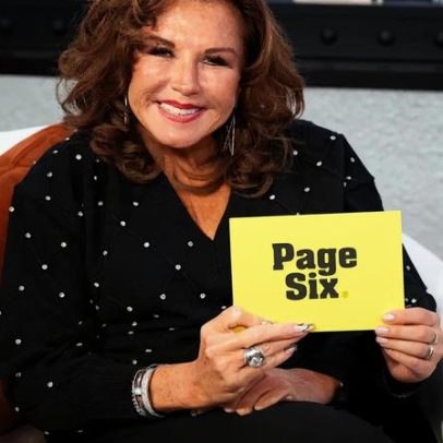 Abby Lee Miller mostra resultados de cirurgia de rejuvenescimento de orelha