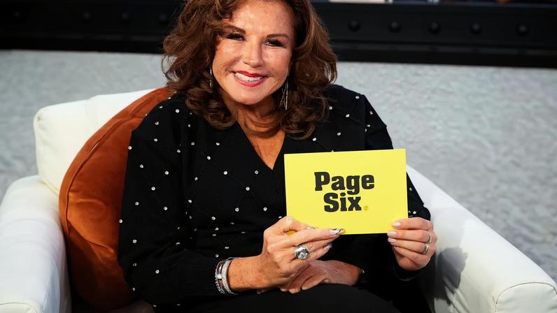 Abby Lee Miller mostra resultados de cirurgia de rejuvenescimento de orelha