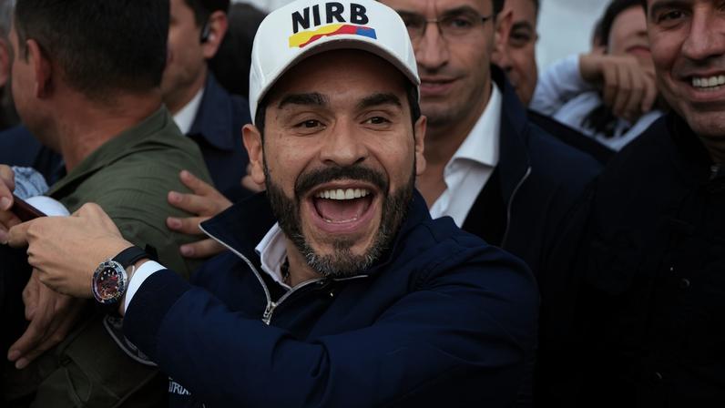 Colombian lawyer and right-wing presidential candidate Abelardo de la Espriella reacts as he attends a campaign event in Bogota, Colombia, May 7, 2026. REUTERS/Nathalia Angarita