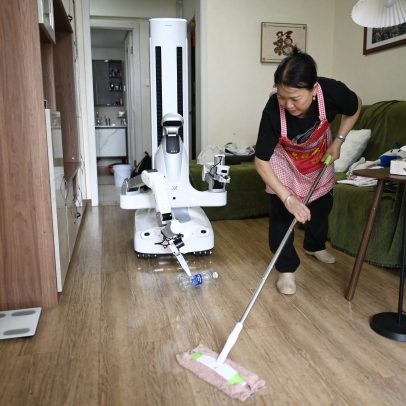 Robôs em casas chinesas realizam tarefas domésticas e aprendem com erros