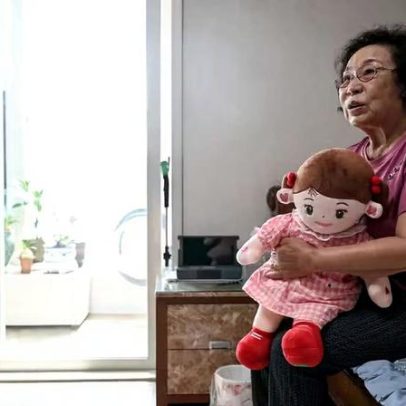 Bonecas com IA ajudam idosos solitários na Coreia do Sul e lembram remédios
