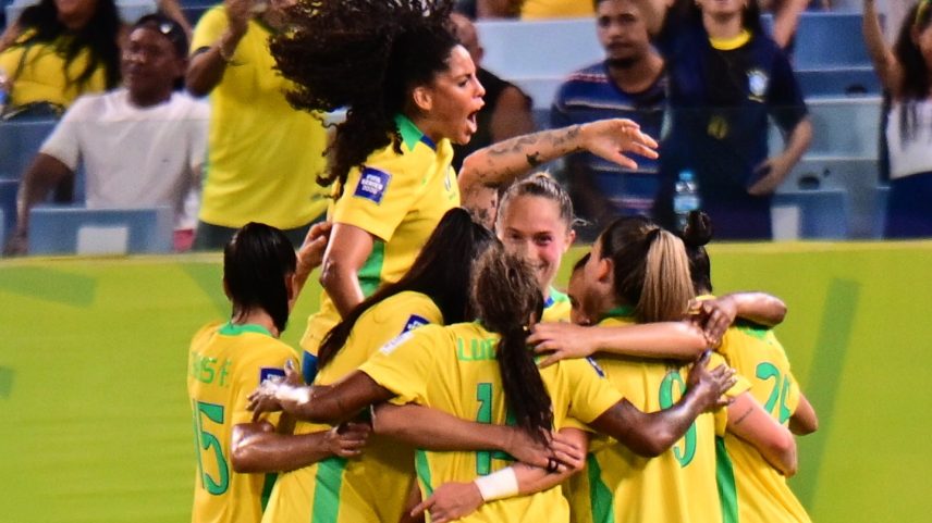 Jogadoras da seleção brasileira feminina comemoram um gol em amistoso contra a Coreia do Sul — Foto: Francisco Alves/AGIF