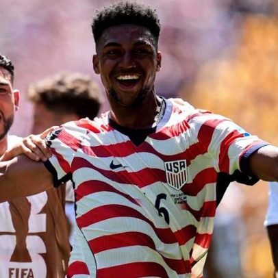 Alex Freeman, filho de Antonio Freeman, marca na vitória dos EUA sobre Austrália