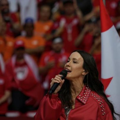 Alanis Morissette e Michael Bublé abrem a Copa do Mundo no Canadá