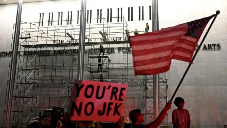 Remoção do nome de Trump do Kennedy Center avança após decisão judicial