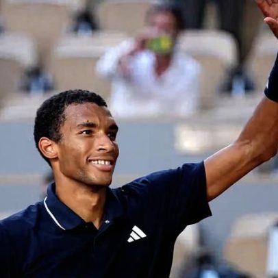 Aliassime rejeita rótulos e afirma preferência pelo saibro