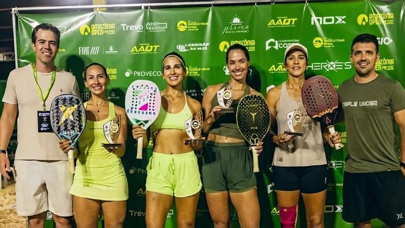 Rebeca Lima e Alessandra Linhares, vice-campeãs à esquerda, e as campeãs Carolina Escamilla e a brasileira Yasmim de Castro (Foto: Veiga Produções)
