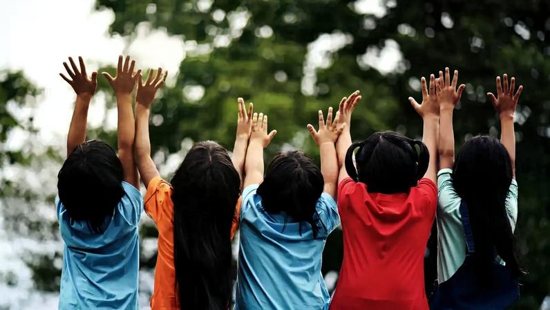 Crianças mostram como vivenciam o amor de Deus na prática